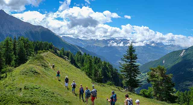 Tourisme dans les Alpes autour du chalet Evasion